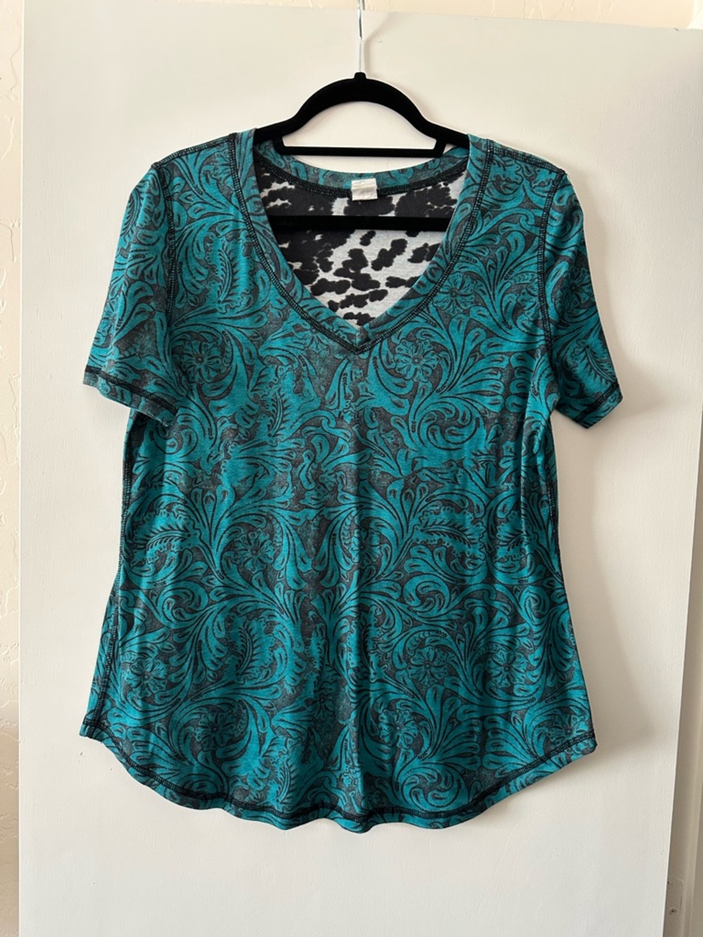 Women’s Reversible Teal V-Neck Short Sleeve Top - Stylish Tooled Print
